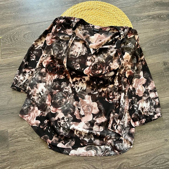 torrid Tops - Torrid Floral Tie Neck Top size 2x